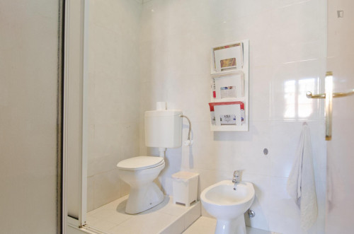 Twin bedroom in colourful 5-bedroom flat near the central Avenida da Liberdade