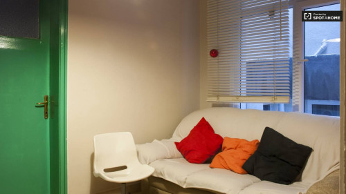 Bedroom 3 with single bed - only for female tenants 16