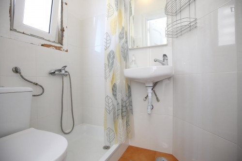 Cosy double bedroom close to Faculdade de Ciências da Universidade de Lisboa - Gallery - 14