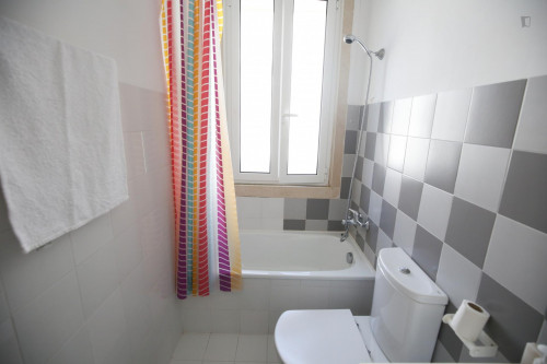 Cosy double bedroom close to Faculdade de Ciências da Universidade de Lisboa - Gallery - 9