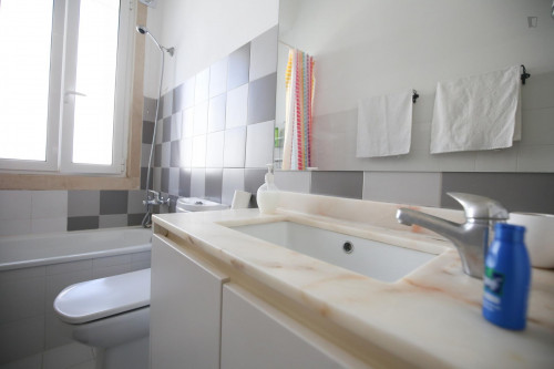 Cosy double bedroom close to Faculdade de Ciências da Universidade de Lisboa - Gallery - 6