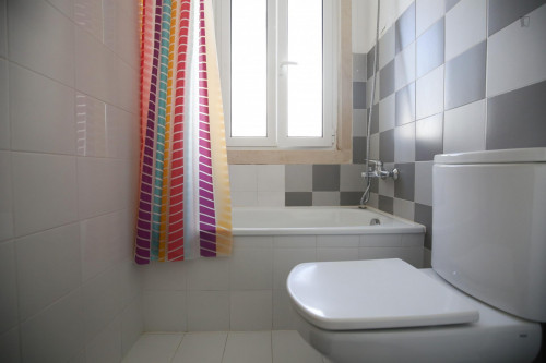 Cosy double bedroom close to Faculdade de Ciências da Universidade de Lisboa - Gallery - 8