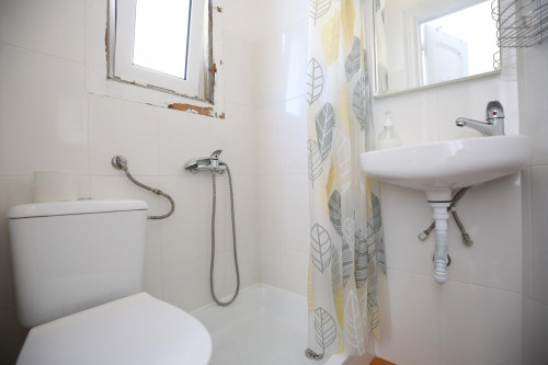 Cosy double bedroom close to Faculdade de Ciências da Universidade de Lisboa - Gallery - 15