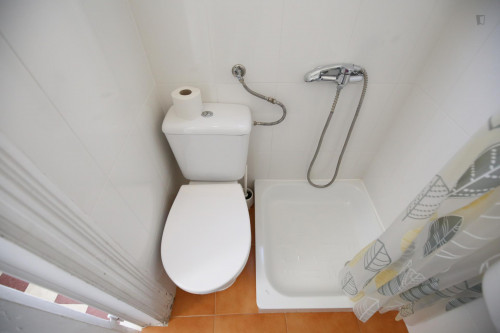 Cosy double bedroom close to Faculdade de Ciências da Universidade de Lisboa - Gallery - 17