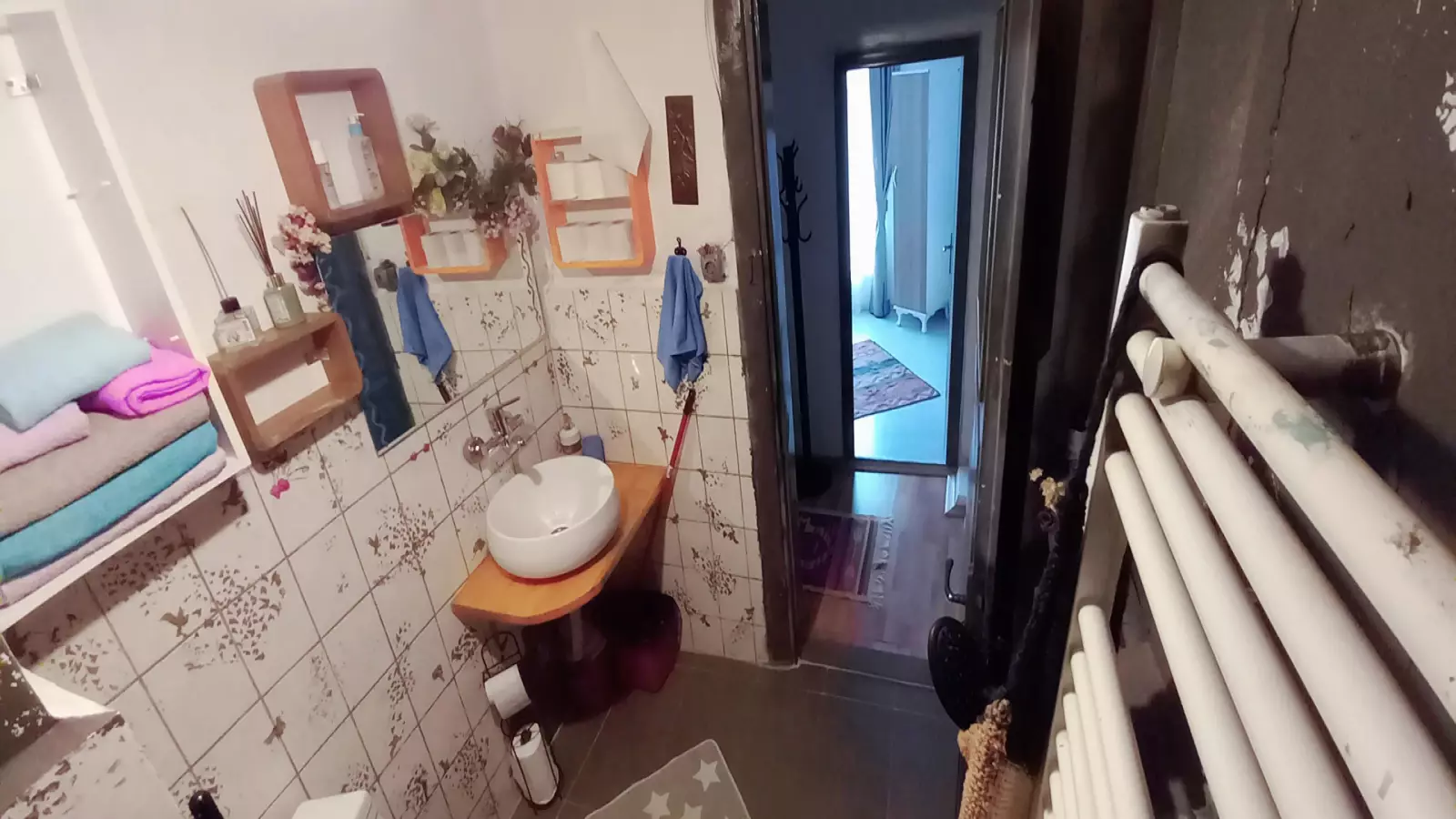  Bedroom 1  -  Room for rent in 3-bedroom apartment in Istanbul .5  - Gallery -  7