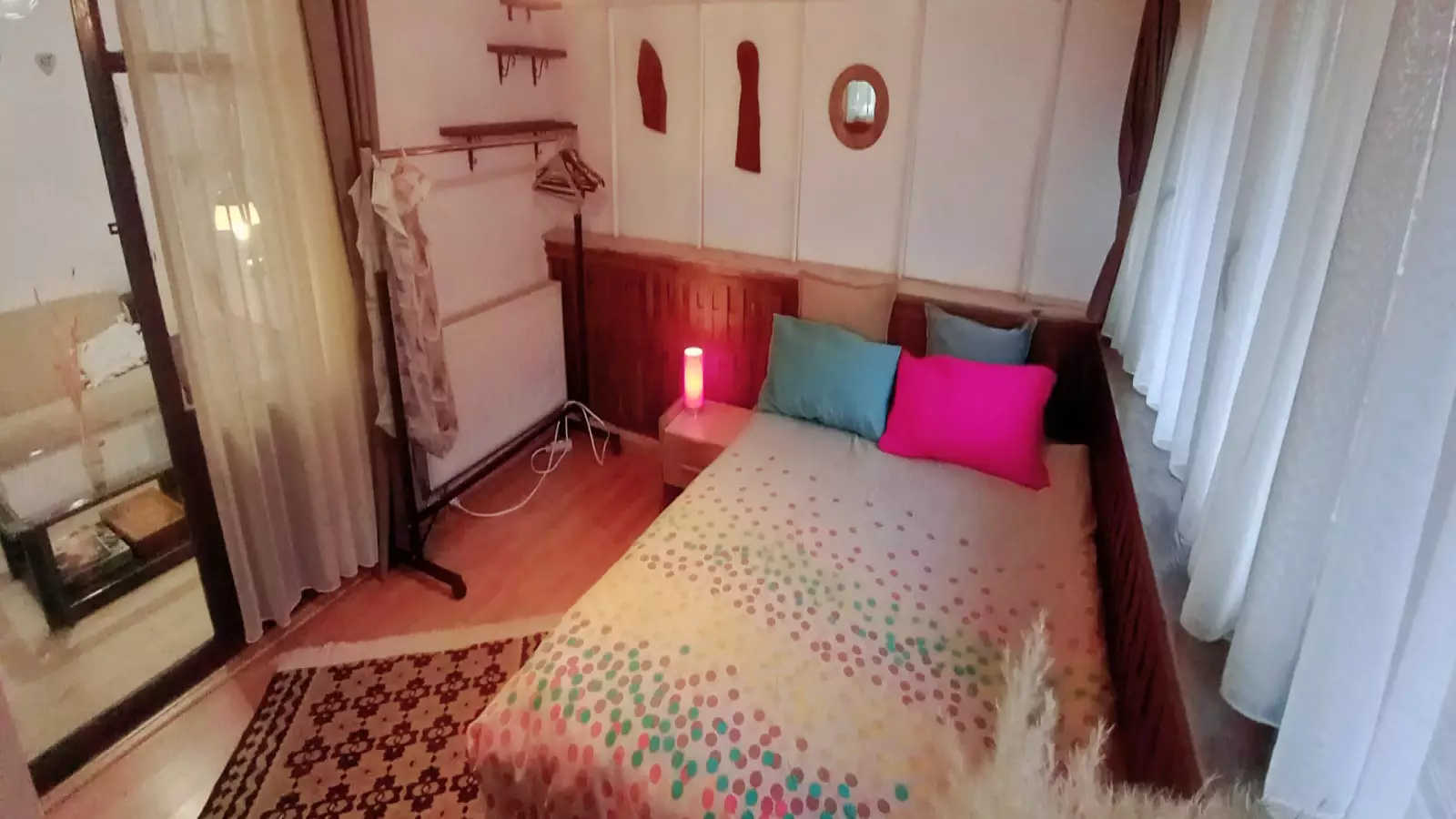 Bedroom 1  -  Room for rent in 3-bedroom apartment in Istanbul .5  - Gallery -  12