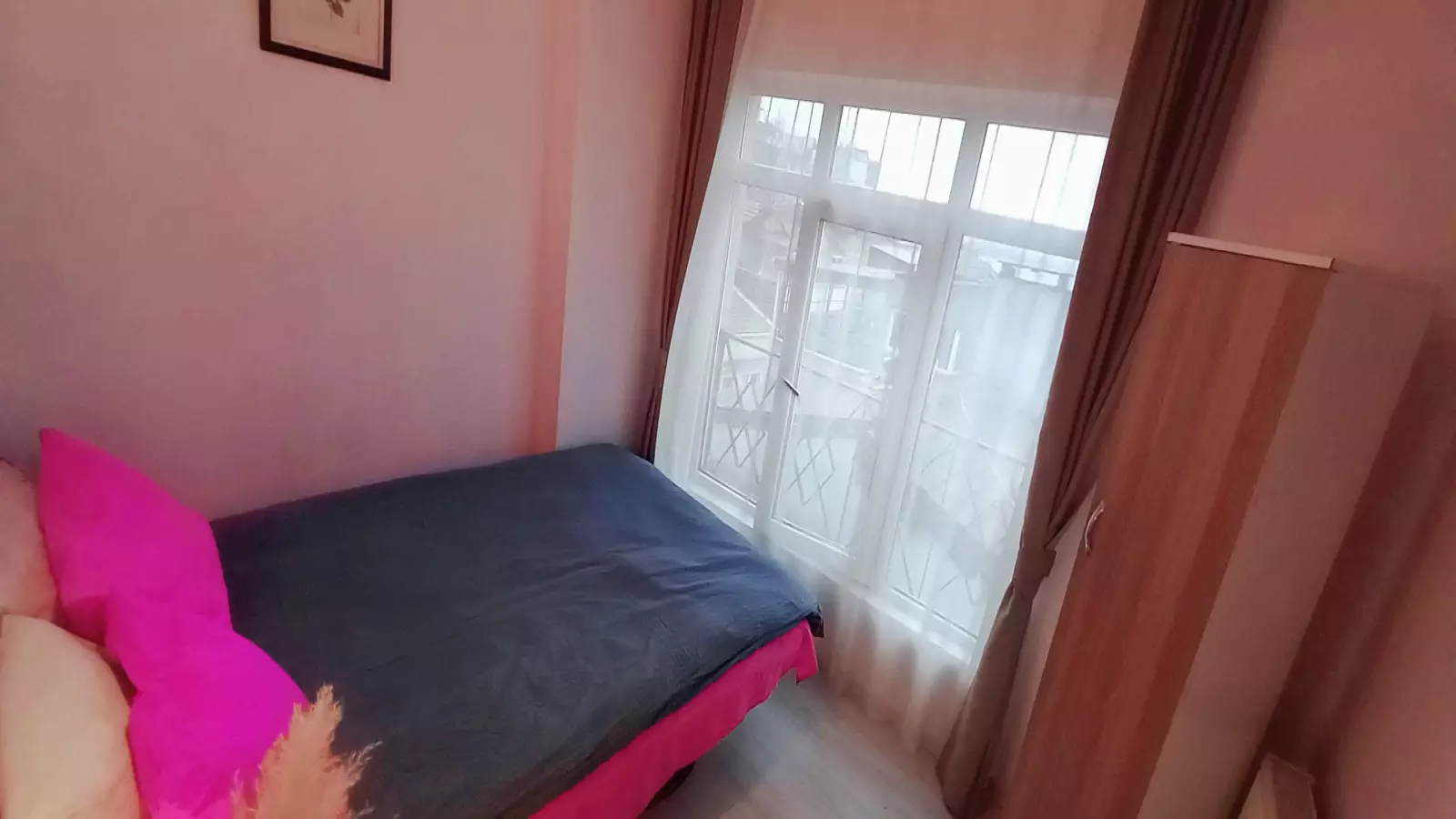 Bedroom 1  -  Room for rent in 3-bedroom apartment in Istanbul .5  - Gallery -  19