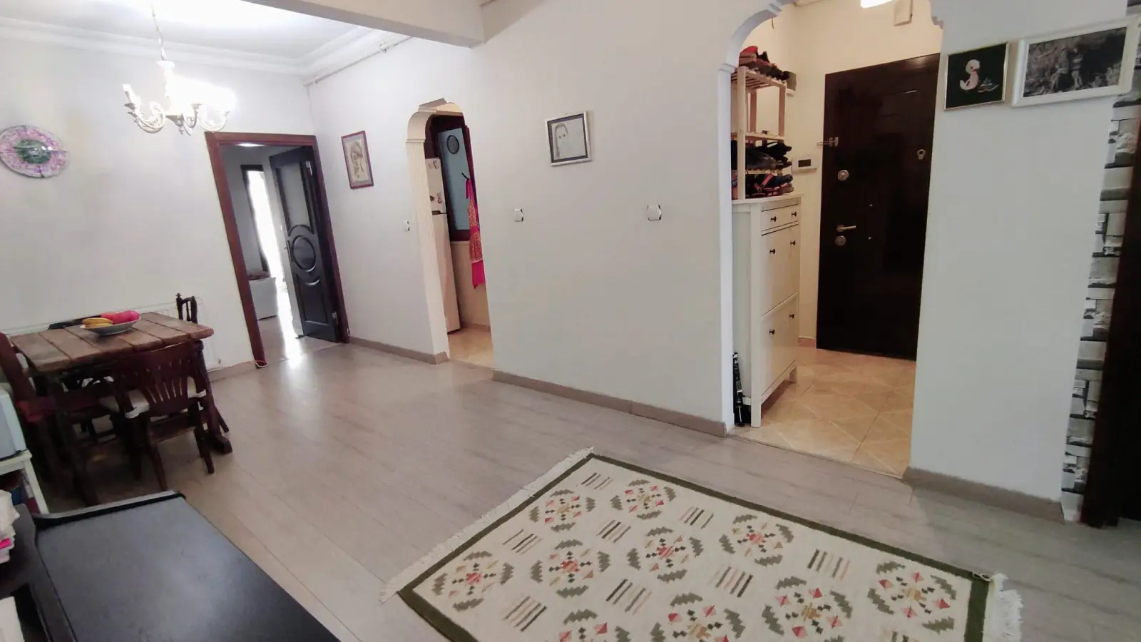  Bedroom 1  -  Room in a shared 4-bedroom apartment for rent in Istanbul, only females. .-  - Gallery -  11