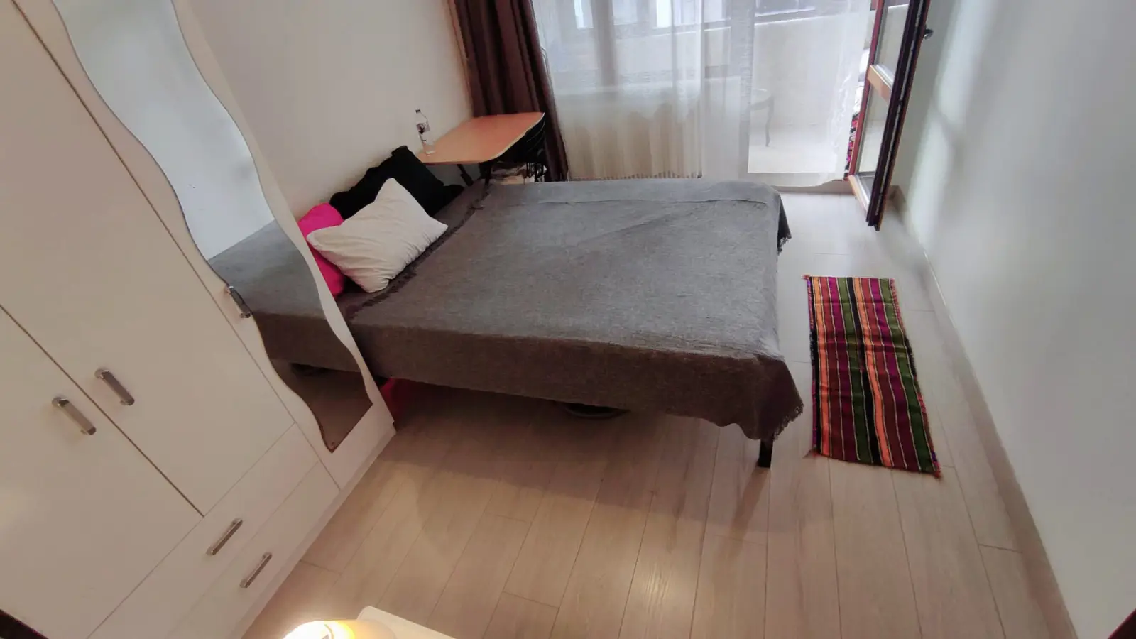  Bedroom 1  -  Room in a shared 4-bedroom apartment for rent in Istanbul, only females. .-  - Gallery -  1