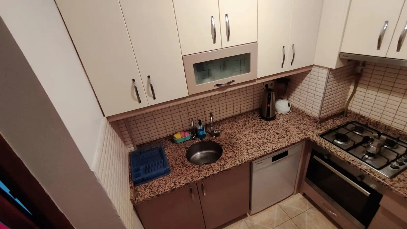  Bedroom 1  -  Room in a shared 4-bedroom apartment for rent in Istanbul, only females. .-  - Gallery -  4