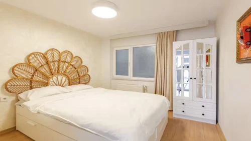 Room in a shared 2-bedroom apartment for rent in Istanbul, all bills included . 3