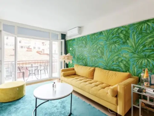 Room in a shared 2-bedroom apartment for rent in Istanbul, all bills included …