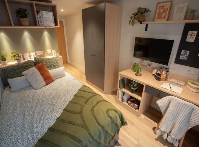  Classic Ensuite - Mid-Tower  -  Fusion Leeds  - Gallery -  4