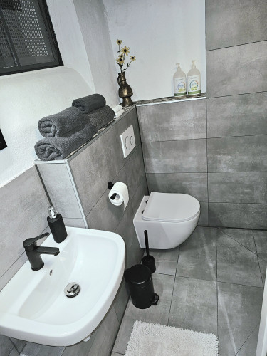 Newly renovated 2-bedroom furnished apartment in Nuremberg – ideal for business stay