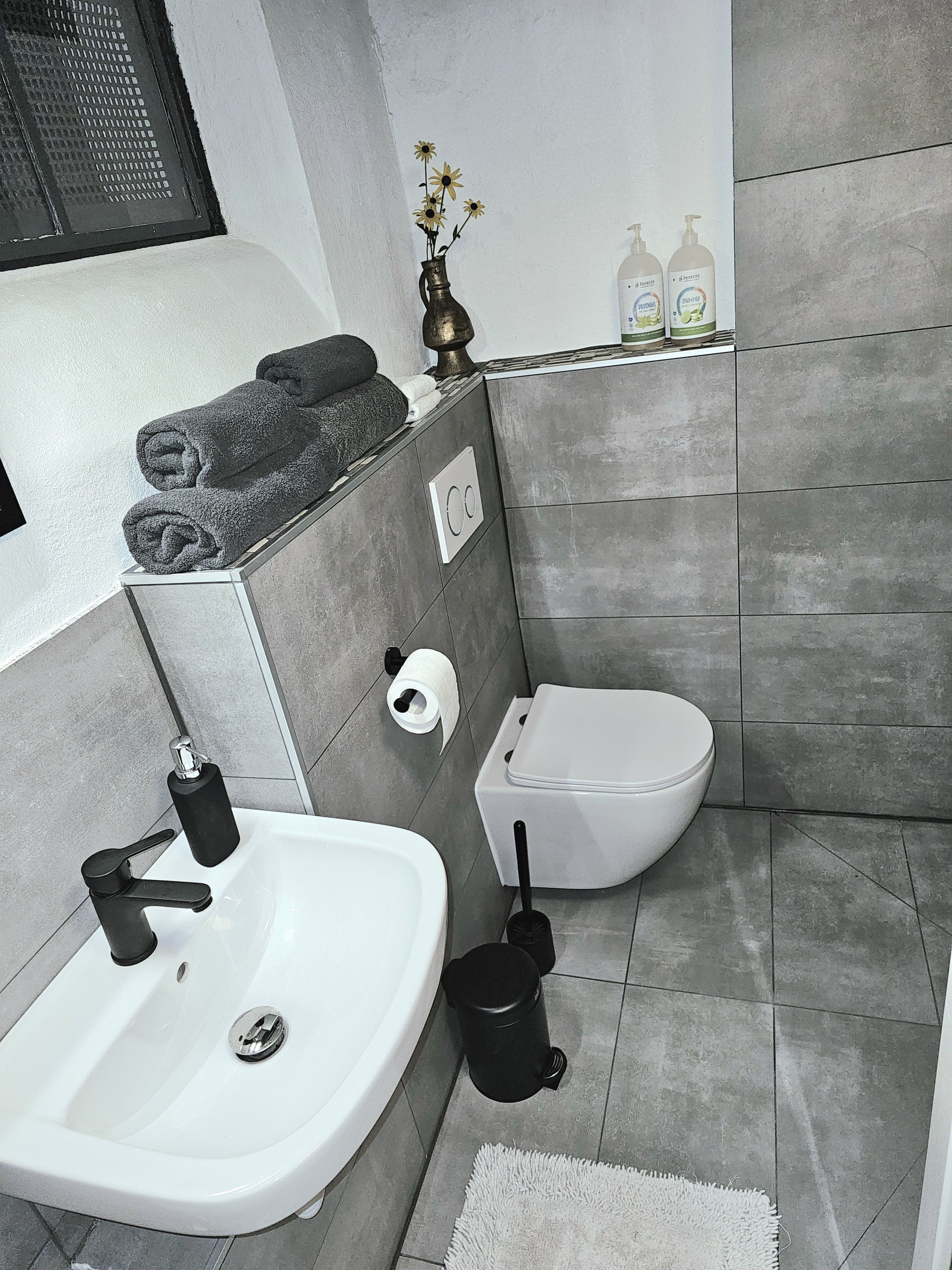  Newly Renovated 2-Bedroom Furnished Apartment In Nuremberg – Ideal For Business Stay  -  Newly renovated 2-bedroom furnished apartment in Nuremberg – ideal for business stay  - Gallery -  4