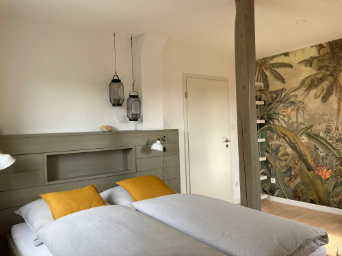 An open-plan loft flat with a mezzanine - Gallery - 5