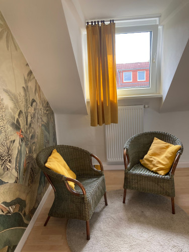 An open-plan loft flat with a mezzanine - Gallery - 7