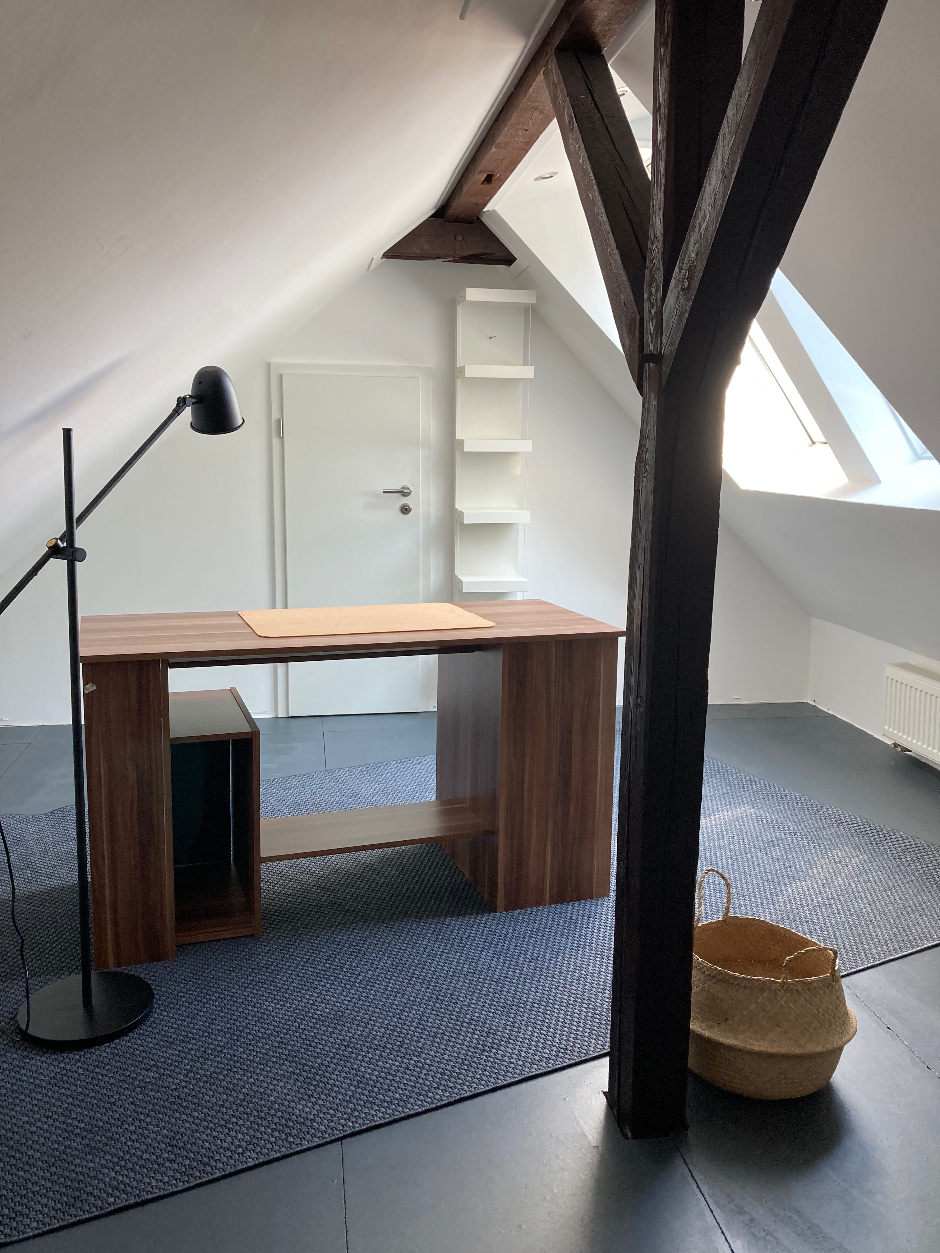 An Open-Plan Loft Flat With A Mezzanine - 1