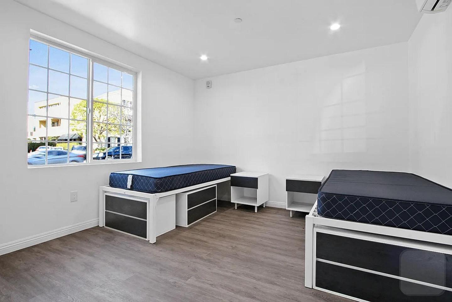 Private Room 1 - Affordable Student Housing with Furnished Bedspaces & Study Areas - Gallery - 2