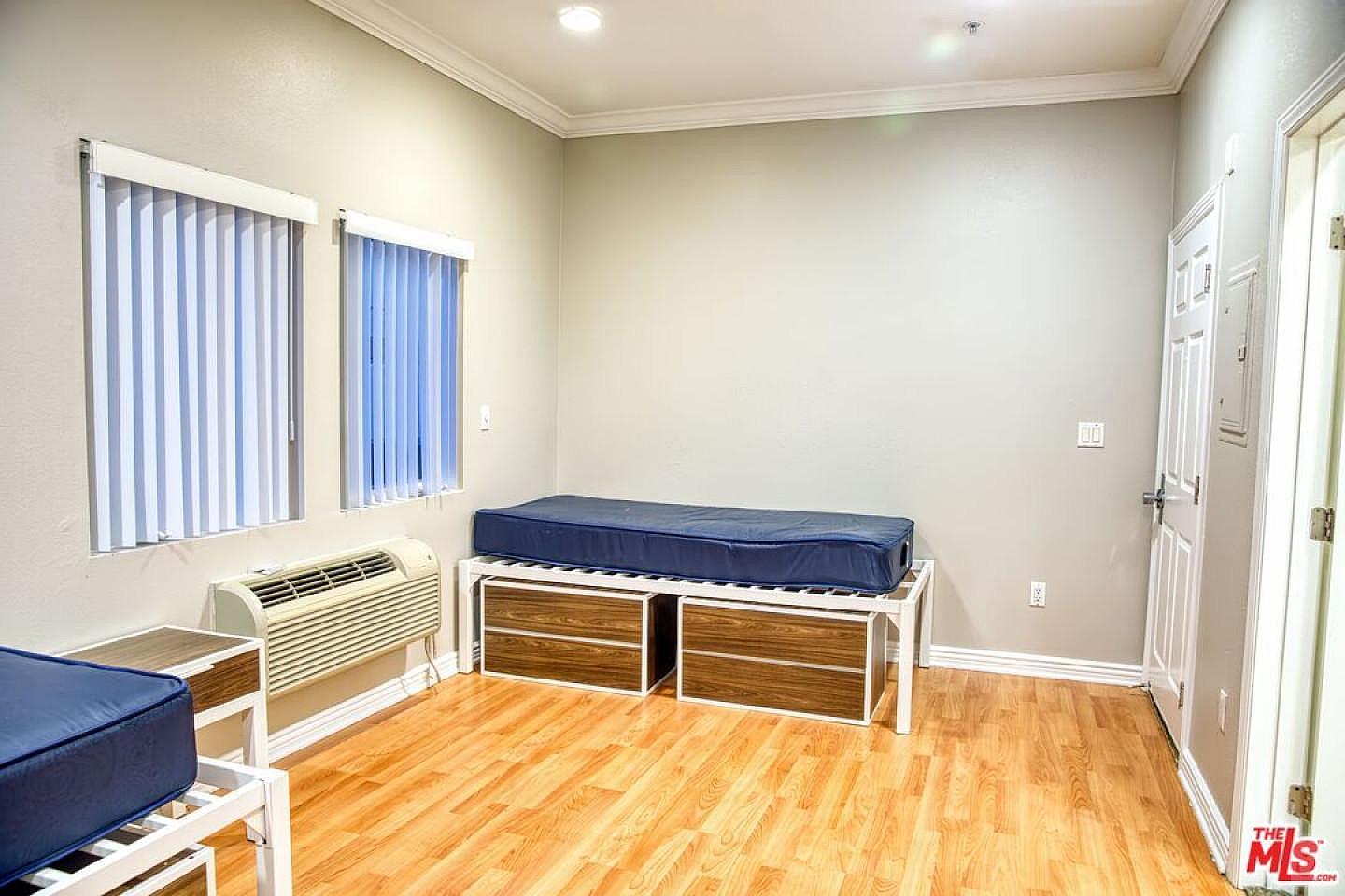  Bed In A 1-Bed Mixed Gender Room  -  Affordable Student Housing with Furnished Bedspaces & Study Areas  - Gallery -  2