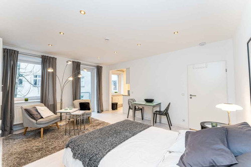 Stylish apartment for two- with personal support - great location