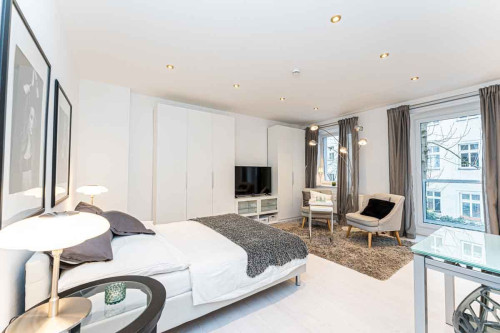 Stylish apartment for two- with personal support - great location