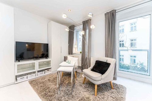 Stylish apartment for two- with personal support - great location