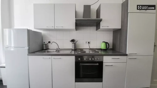 Rooms for rent in apartment with 5 bedrooms in Berlin