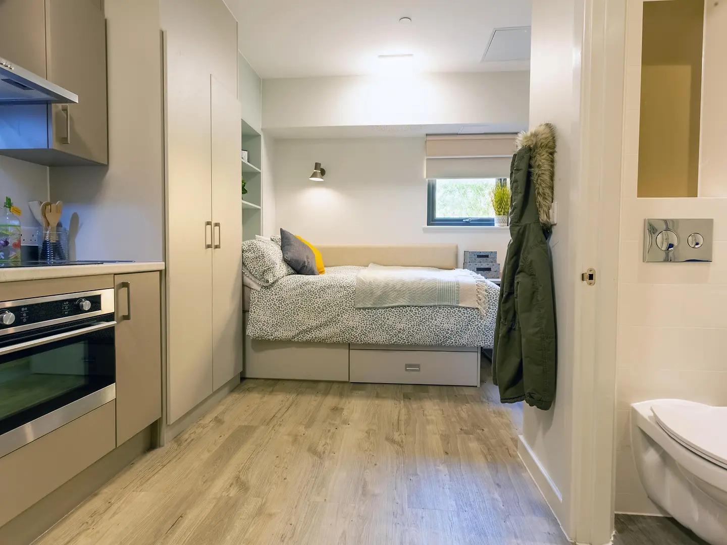 Block B Penthouse Studio - 11