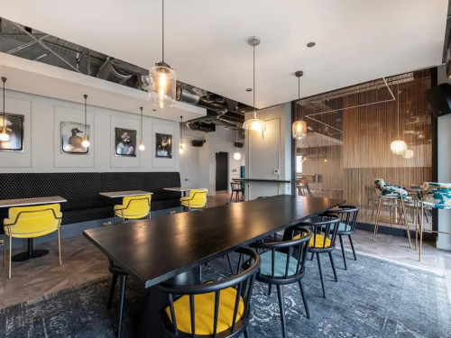  5 Bed Apartment Larger Room  -  Zenith  - Gallery -  1