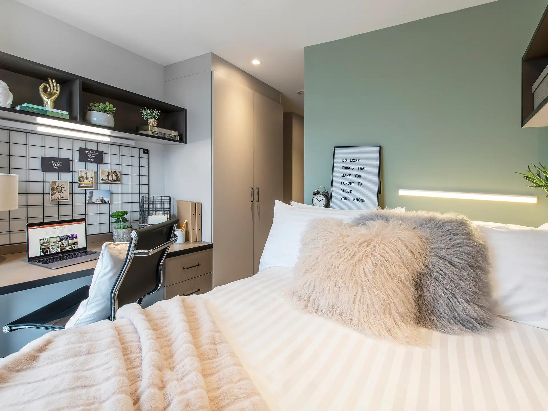 5 Bed Flat - 6