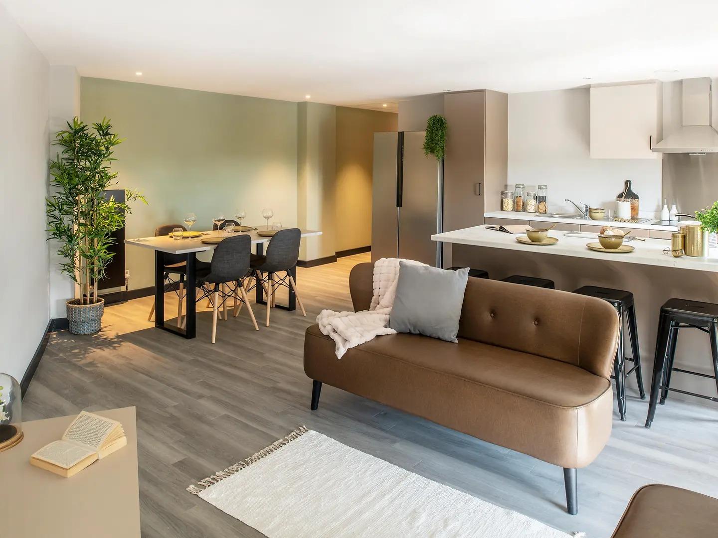 5 Bed Flat Large - 4