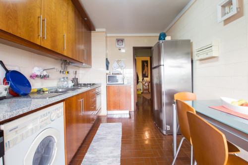 Pretty nice double bedroom in residential Telheiras