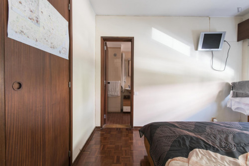 Pretty nice double bedroom in residential Telheiras