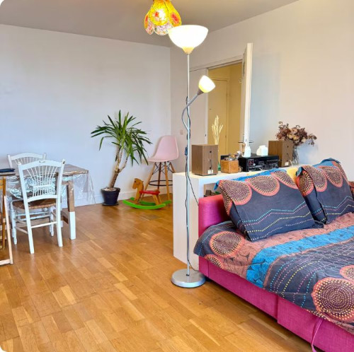 Bright apartment with a terrace and elevator in the heart of Paris—Montparnasse neighborhood