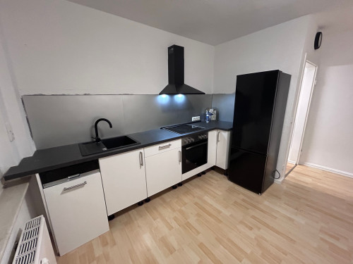 Lovely, modern apartment near school