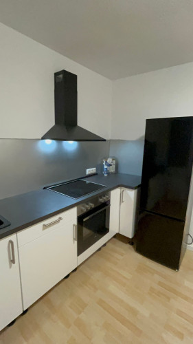 Lovely, modern apartment near school