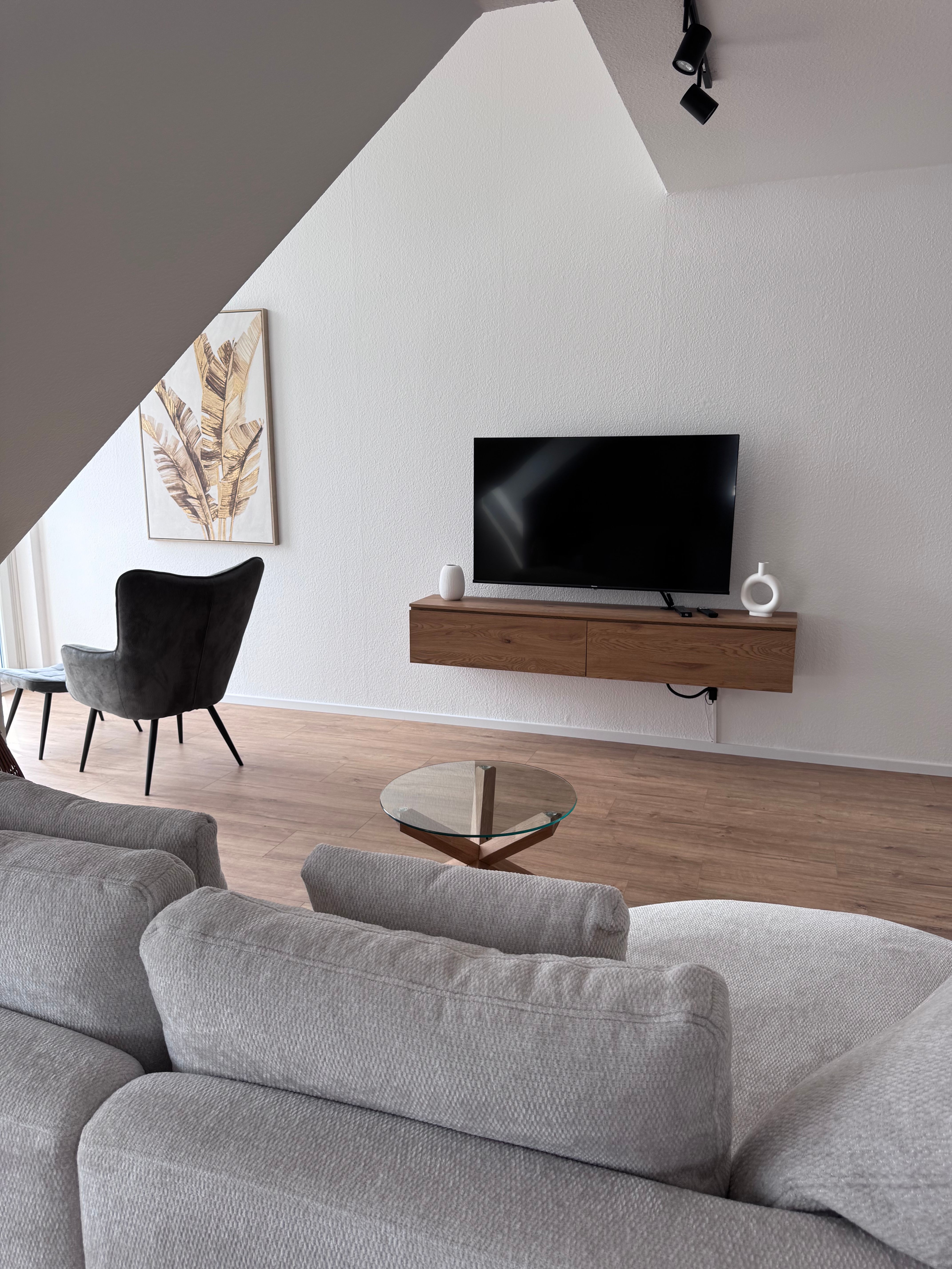 Freshly Renovated, Fully Furnished 2-Room Apartment In Aschaffenburg-Damm (First Occupancy) - 36