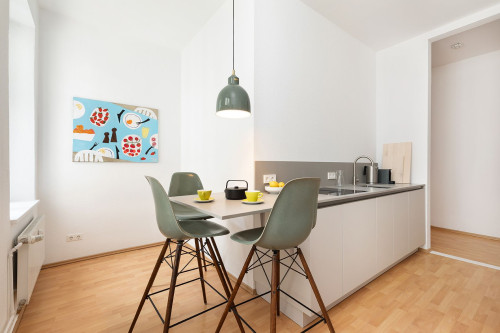 Urban living at its best: Elegant Split-Level Apartment with 2 bedrooms and 2 balconies