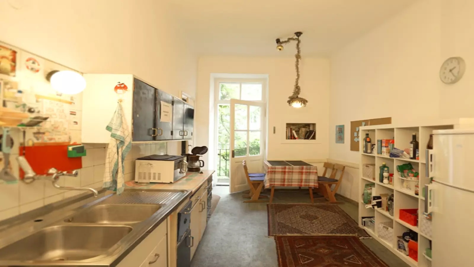 Room in a shared 5-bedroom apartment for rent in Jakomini.