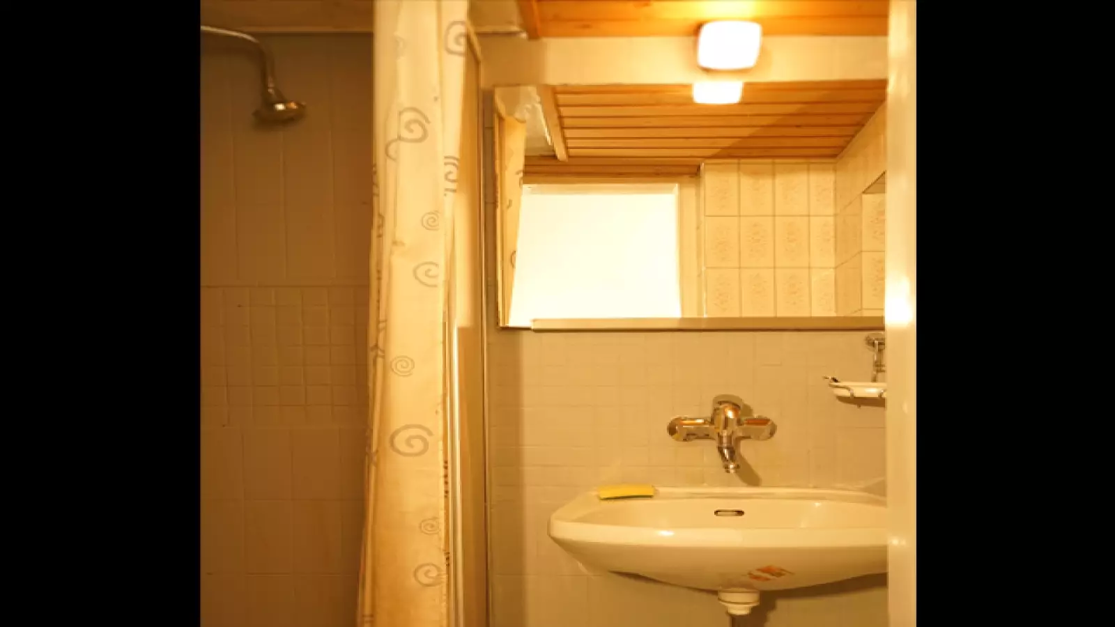  Bedroom 5  -  Room in a shared 5-bedroom apartment for rent in Jakomini.  - Gallery -  9