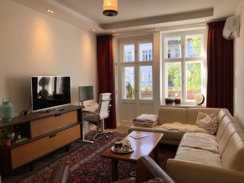Wunderschön möblierte Wohnung/ Beautifully furnished apartment with A/C (1 Jahr, +Option 3 Jahre)