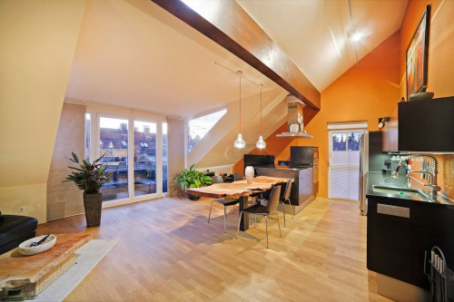 Upscale, fully furnished 3-room top floor apartment in Munich Trudering (close to Airbus, Siemens,...)