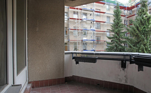 Homely single bedroom with a balcony, in Moabit