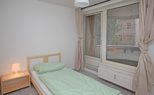 Homely single bedroom with a balcony, in Moabit