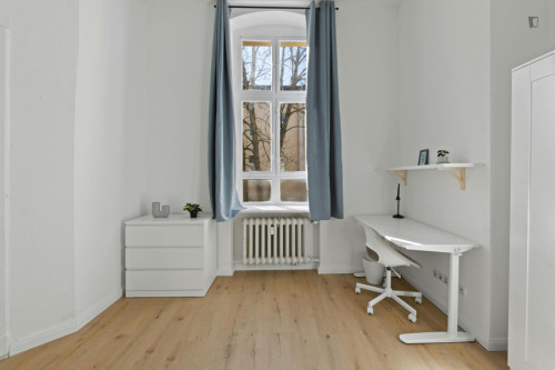 Luminous double bedroom in the Schöneberg district