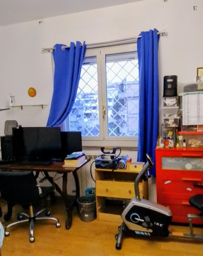 Singe Bedroom with Private Bathroom