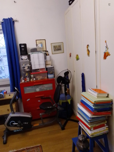 Singe Bedroom with Private Bathroom