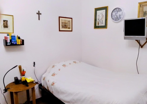 Singe Bedroom with Private Bathroom