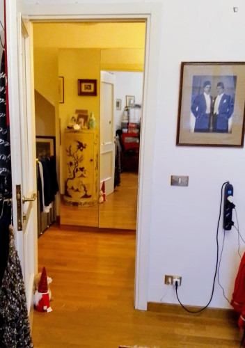 Singe Bedroom with Private Bathroom